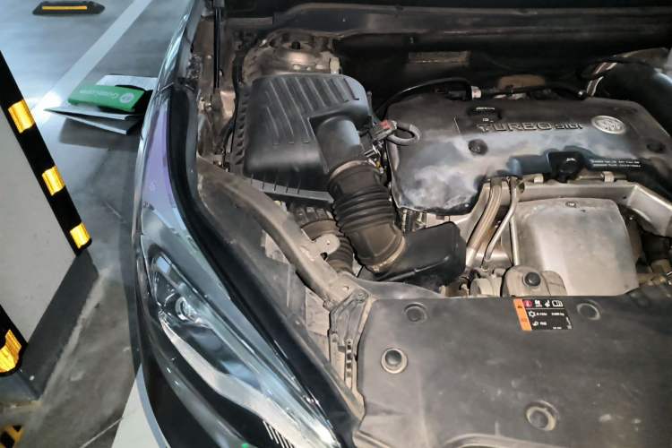 Used Buick Envision 2014 28T Four-Wheel Drive Luxury Model Engine Bay Right