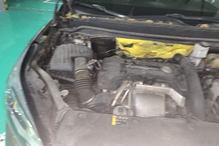 Used Buick Envision 2014 28T Four-Wheel Drive Luxury Model Engine Bay Right