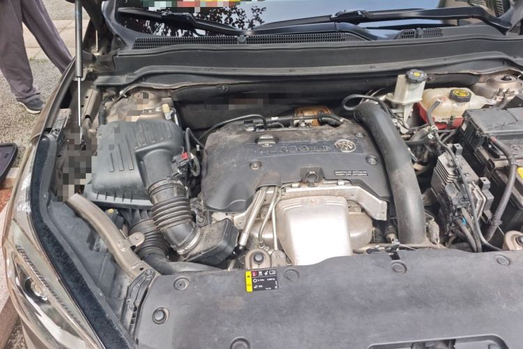 Used Buick Envision 2014 28T Four-Wheel Drive Luxury Model Engine Bay Right