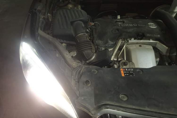 Used Buick Envision 2014 28T All-Wheel-Drive Versatile Sports Flagship Edition Engine Bay Right