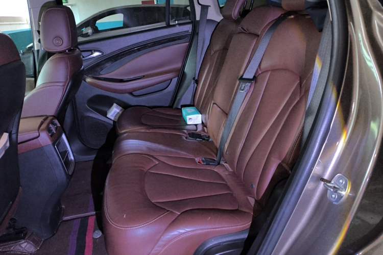 Used Buick Envision 2014 28T Four-Wheel Drive Luxury Model Left Rear Seat