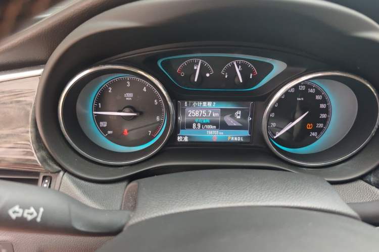 Used Buick Envision 2014 28T Four-Wheel Drive Elite Model Odometer Close Up