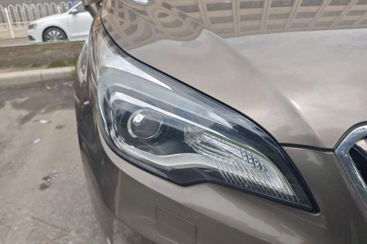 Used Buick Envision 2014 28T Four-Wheel Drive Elite Model Right Front Headlight