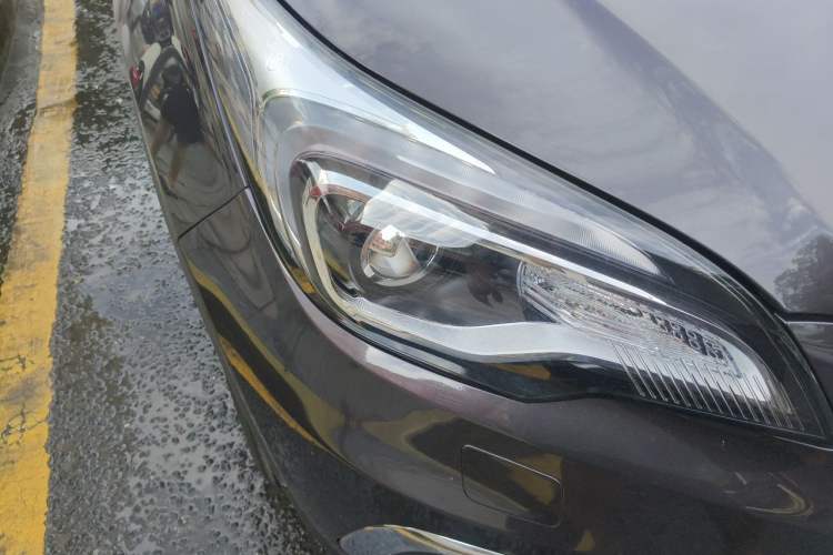 Used Buick Envision 2014 28T Four-Wheel Drive Elite Model Right Front Headlight