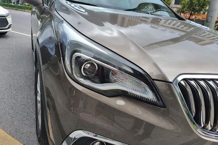 Used Buick Envision 2014 28T Four-Wheel Drive Luxury Model Right Front Headlight