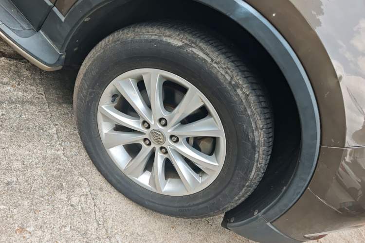 Used Buick Envision 2014 28T Four-Wheel Drive Elite Model Right Front Wheel Hub