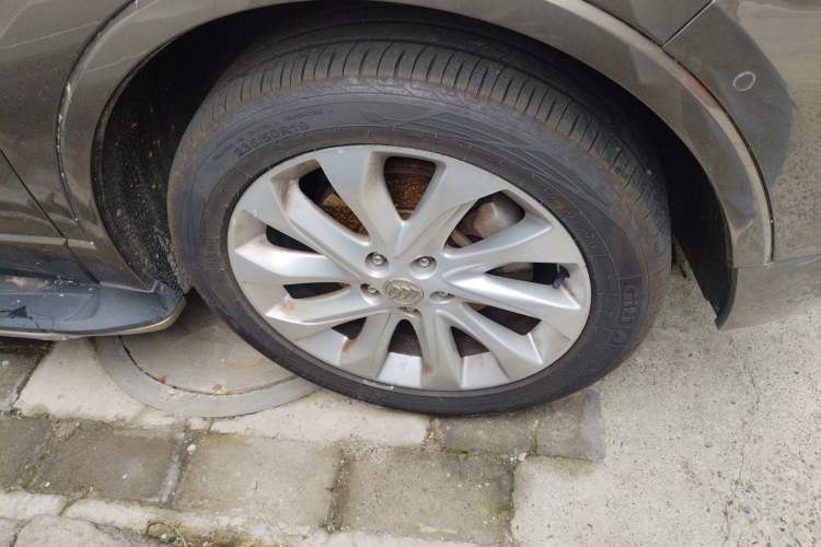 Used Buick Envision 2014 28T All-Wheel-Drive Versatile Sports Flagship Edition Right Front Wheel Hub