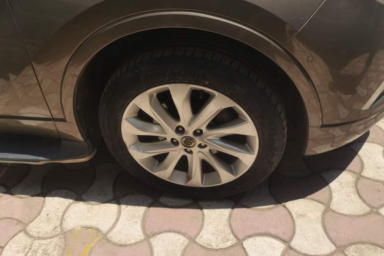 Used Buick Envision 2014 28T All-Wheel-Drive Versatile Sports Flagship Edition Right Front Wheel Hub