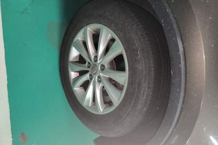 Used Buick Envision 2014 28T Four-Wheel Drive Luxury Model Right Front Wheel Hub