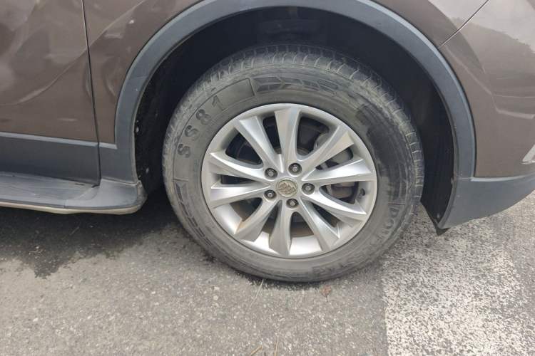 Used Buick Envision 2014 28T Four-Wheel Drive Elite Model Right Front Wheel Hub