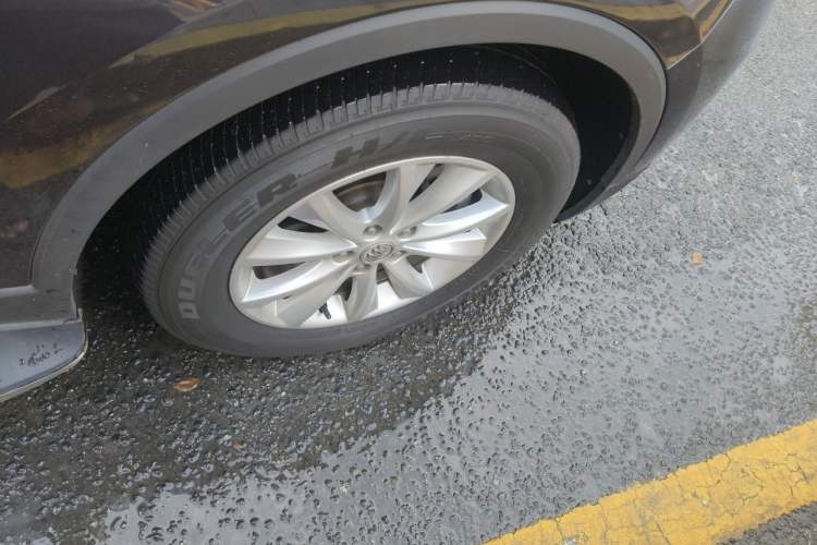 Used Buick Envision 2014 28T Four-Wheel Drive Elite Model Right Front Wheel Hub