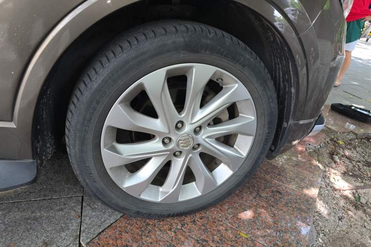 Used Buick Envision 2014 28T Four-Wheel Drive All-Terrain Flagship Edition Right Front Wheel Hub