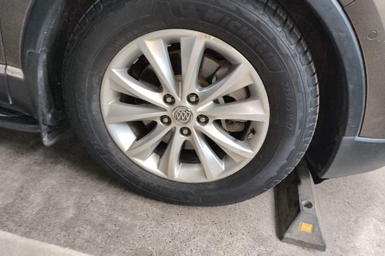 Used Buick Envision 2014 28T Four-Wheel Drive Luxury Model Right Front Wheel Hub