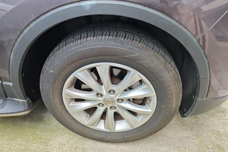 Used Buick Envision 2014 28T Four-Wheel Drive Elite Model Right Front Wheel Hub