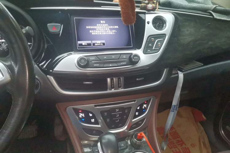 Used Buick Envision 2014 28T All-Wheel-Drive Versatile Sports Flagship Edition Audio And AC Panel