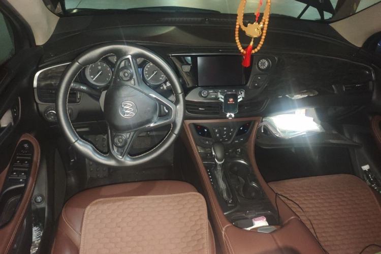 Used Buick Envision 2014 28T Four-Wheel Drive Elite Model Center Console