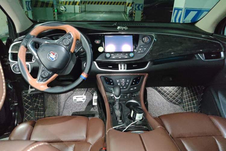 Used Buick Envision 2014 28T Four-Wheel Drive Luxury Model Center Console
