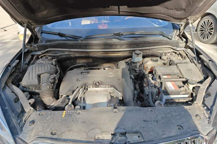 Used Buick Envision 2014 28T Four-Wheel Drive Elite Model Engine Bay