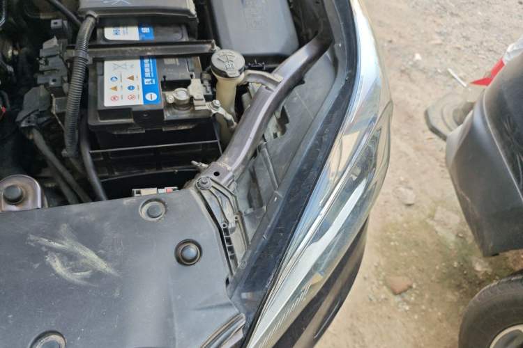 Used Buick Envision 2014 28T Four-Wheel Drive Elite Model Engine Bay Left