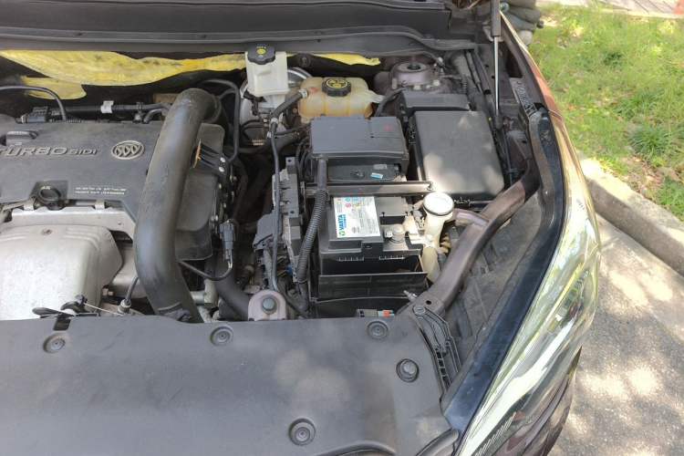 Used Buick Envision 2014 28T Four-Wheel Drive Elite Model Engine Bay Left