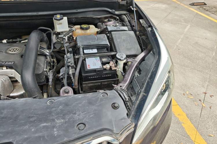 Used Buick Envision 2014 28T Four-Wheel Drive Luxury Model Engine Bay Left