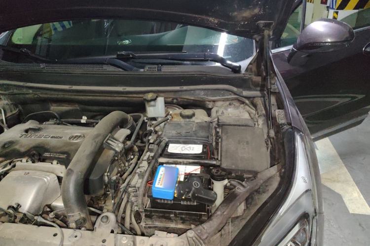 Used Buick Envision 2014 28T Four-Wheel Drive Luxury Model Engine Bay Left