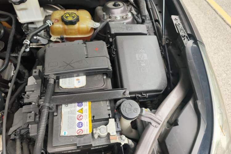 Used Buick Envision 2014 28T Four-Wheel Drive Elite Model Engine Bay Left