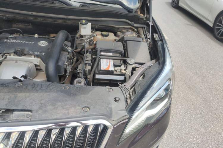 Used Buick Envision 2014 28T Four-Wheel Drive Luxury Model Engine Bay Left