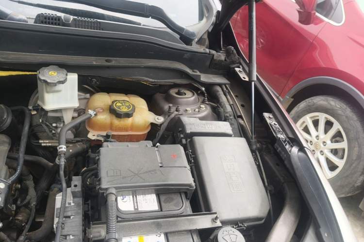 Used Buick Envision 2014 28T Four-Wheel Drive Luxury Model Engine Bay Left