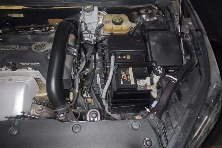 Used Buick Envision 2014 28T Four-Wheel Drive Luxury Model Engine Bay Left