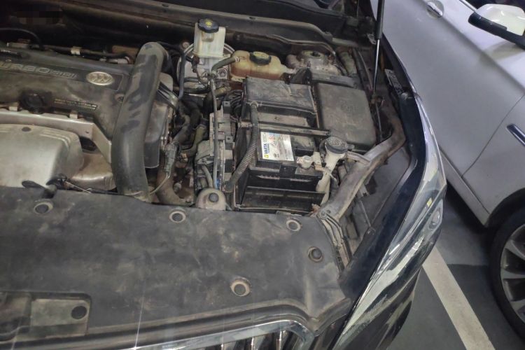 Used Buick Envision 2014 28T Four-Wheel Drive Luxury Model Engine Bay Left