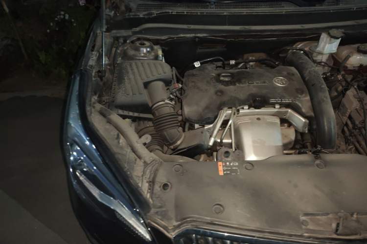 Used Buick Envision 2014 28T Four-Wheel Drive Luxury Model Engine Bay Right