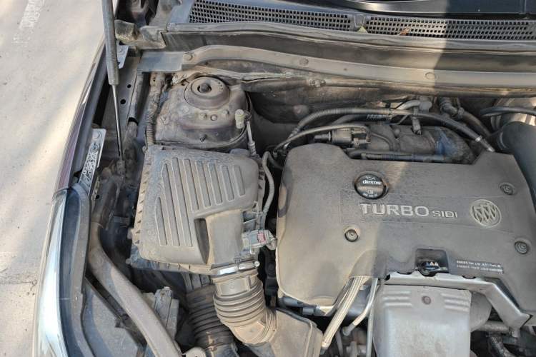 Used Buick Envision 2014 28T Four-Wheel Drive Elite Model Engine Bay Right