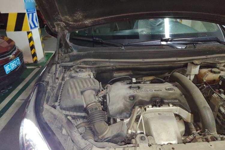 Used Buick Envision 2014 28T Four-Wheel Drive Luxury Model Engine Bay Right