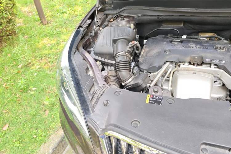Used Buick Envision 2014 28T Four-Wheel Drive Elite Model Engine Bay Right
