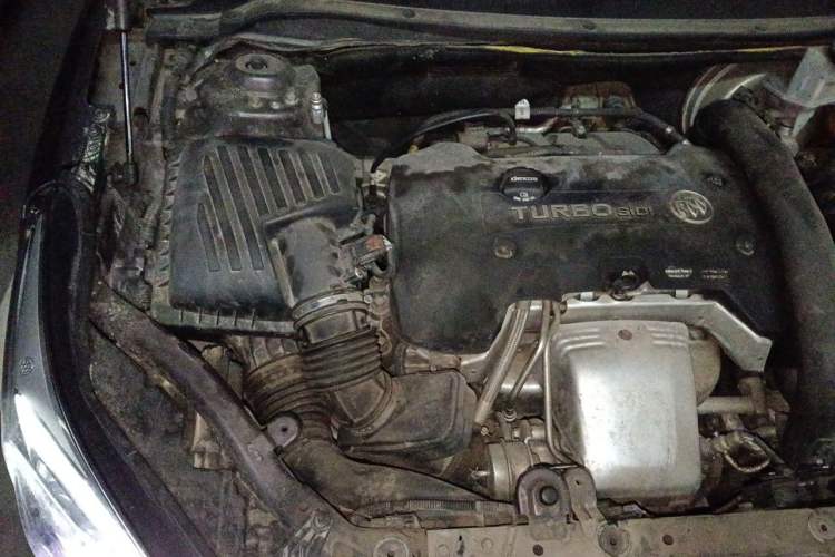 Used Buick Envision 2014 28T Four-Wheel Drive Elite Model Engine Bay Right