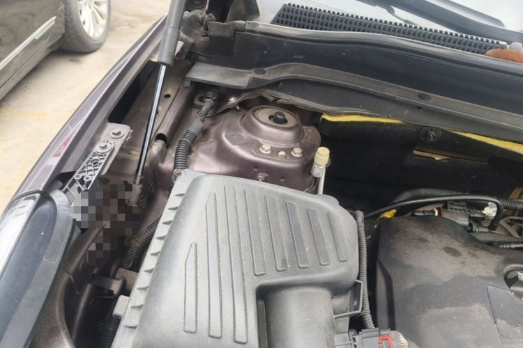 Used Buick Envision 2014 28T Four-Wheel Drive Luxury Model Engine Bay Right