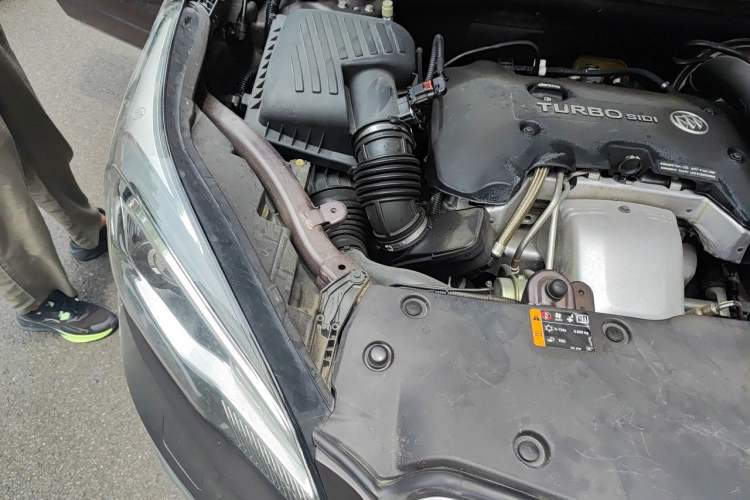 Used Buick Envision 2014 28T All-Wheel-Drive Versatile Sports Flagship Edition Engine Bay Right