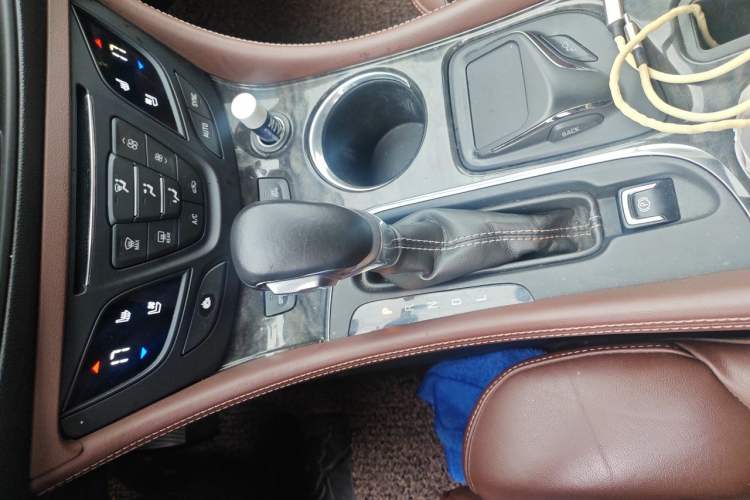 Used Buick Envision 2014 28T All-Wheel-Drive Versatile Sports Flagship Edition Gear Lever