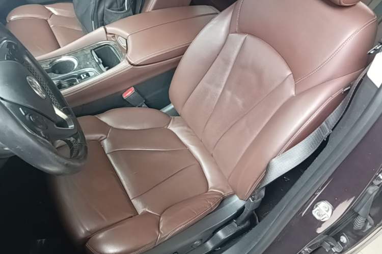 Used Buick Envision 2014 28T Four-Wheel Drive Luxury Model Left Front Seat