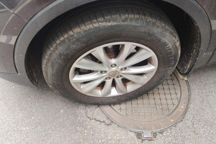 Used Buick Envision 2014 28T Four-Wheel Drive Elite Model Left Front Wheel Hub