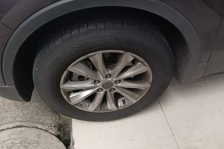 Used Buick Envision 2014 28T Four-Wheel Drive Luxury Model Left Front Wheel Hub