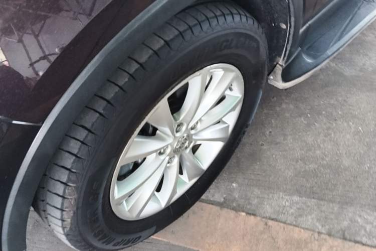 Used Buick Envision 2014 28T Four-Wheel Drive Elite Model Left Front Wheel Hub