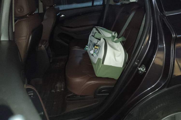 Used Buick Envision 2014 28T Four-Wheel Drive Luxury Model Left Rear Seat
