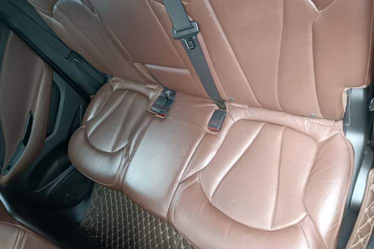 Used Buick Envision 2014 28T Four-Wheel Drive Luxury Model Left Rear Seat