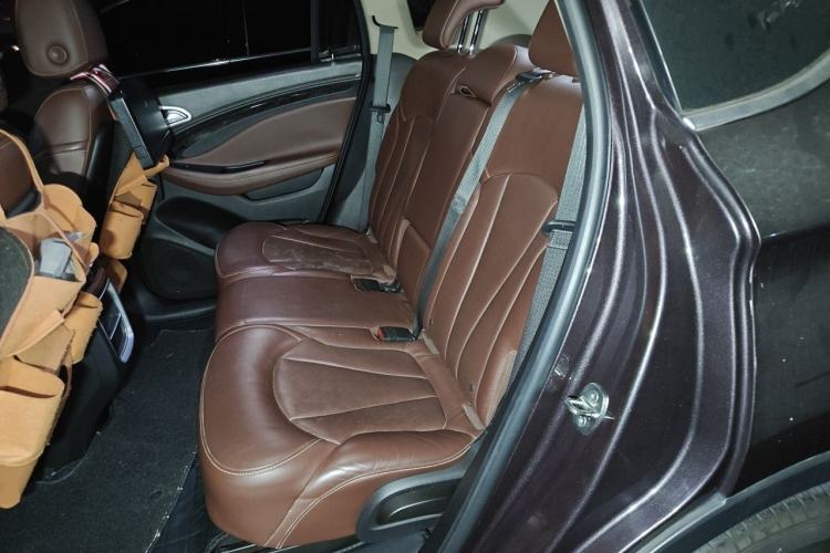 Used Buick Envision 2014 28T Four-Wheel Drive Luxury Model Left Rear Seat