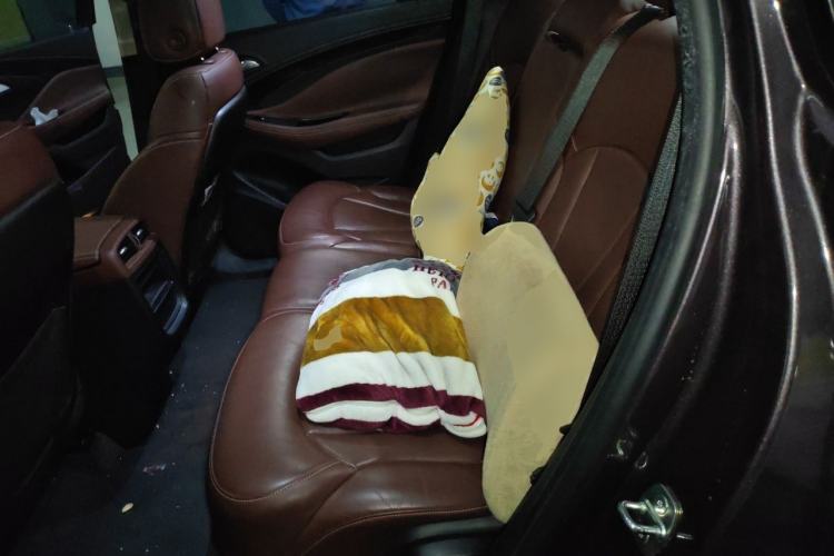 Used Buick Envision 2014 28T Four-Wheel Drive Luxury Model Left Rear Seat