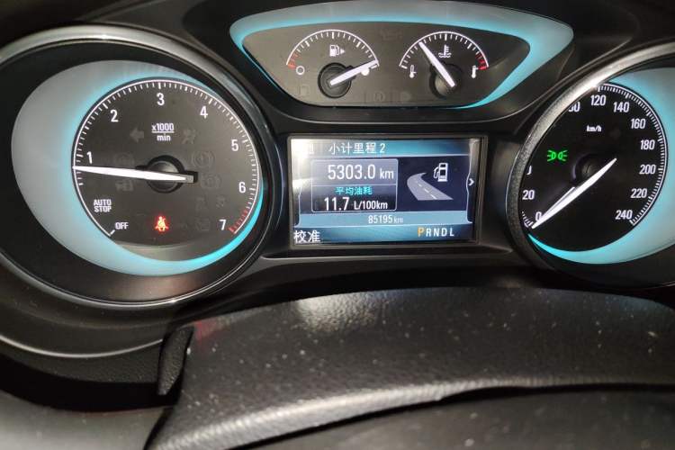 Used Buick Envision 2014 28T Four-Wheel Drive Luxury Model Odometer Close Up