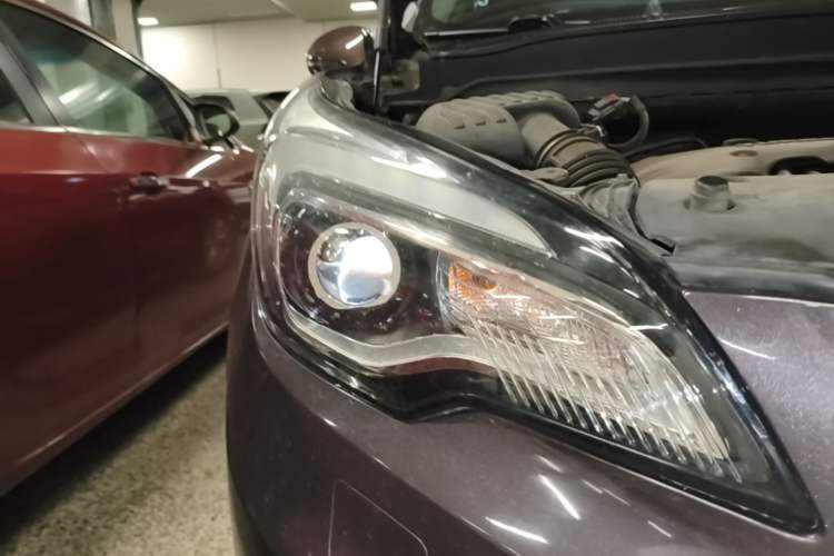 Used Buick Envision 2014 28T Four-Wheel Drive Luxury Model Right Front Headlight