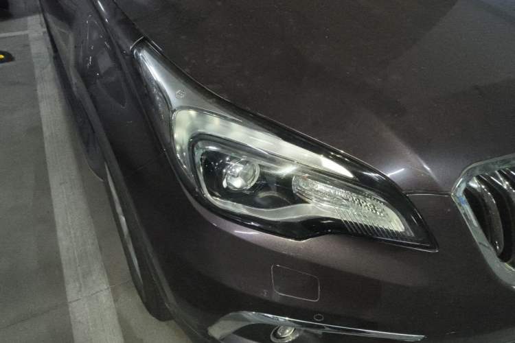Used Buick Envision 2014 28T Four-Wheel Drive Luxury Model Right Front Headlight